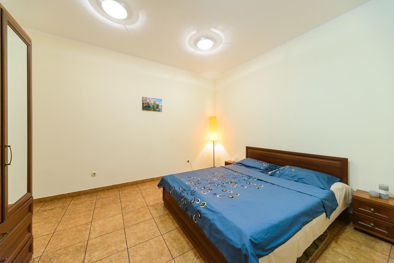 Apartment At Malaya Zhytomyrska 5 Киев Экстерьер фото