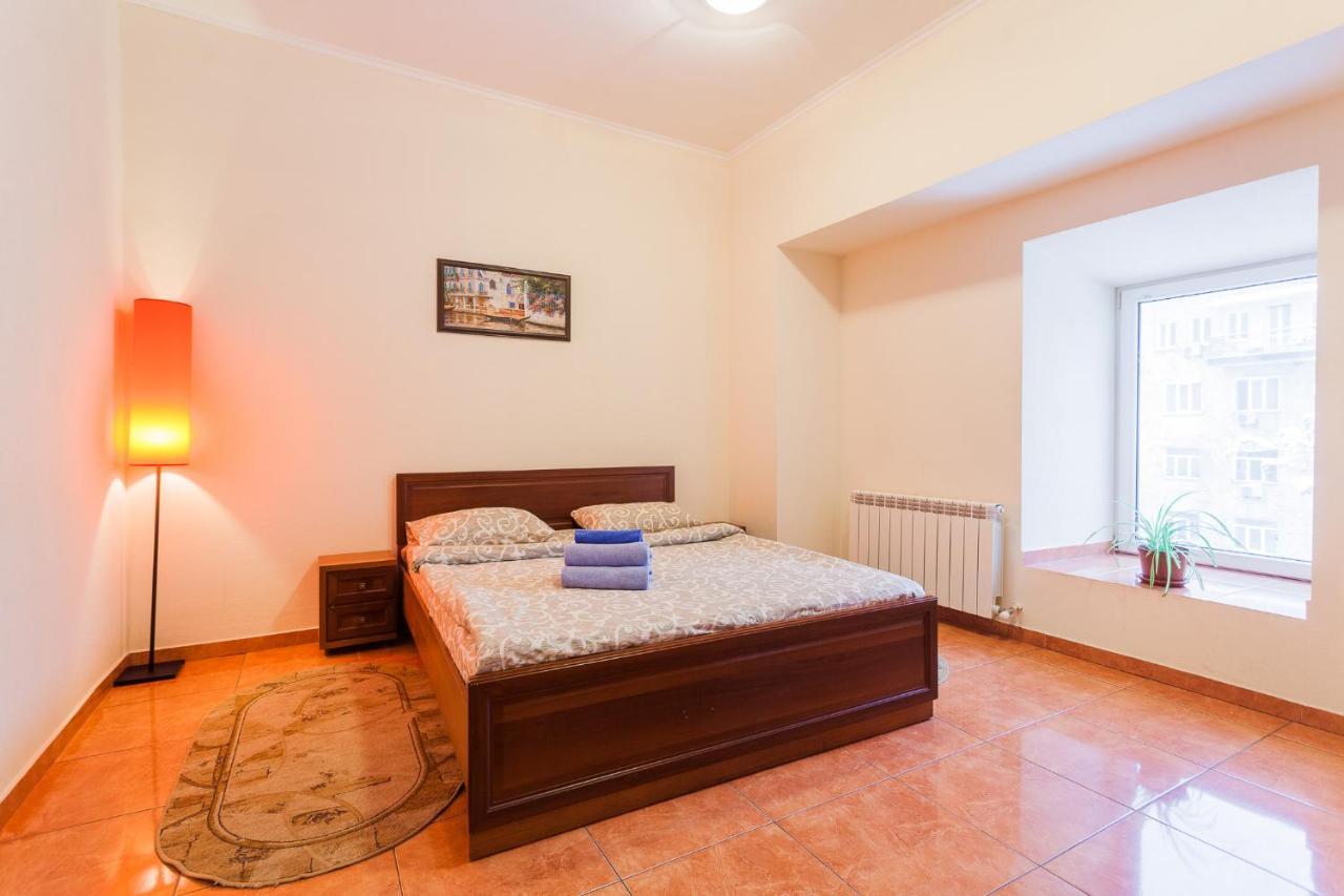 Apartment At Malaya Zhytomyrska 5 Киев Экстерьер фото